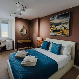 Marina With A View / 2 Bd Flat Apartment